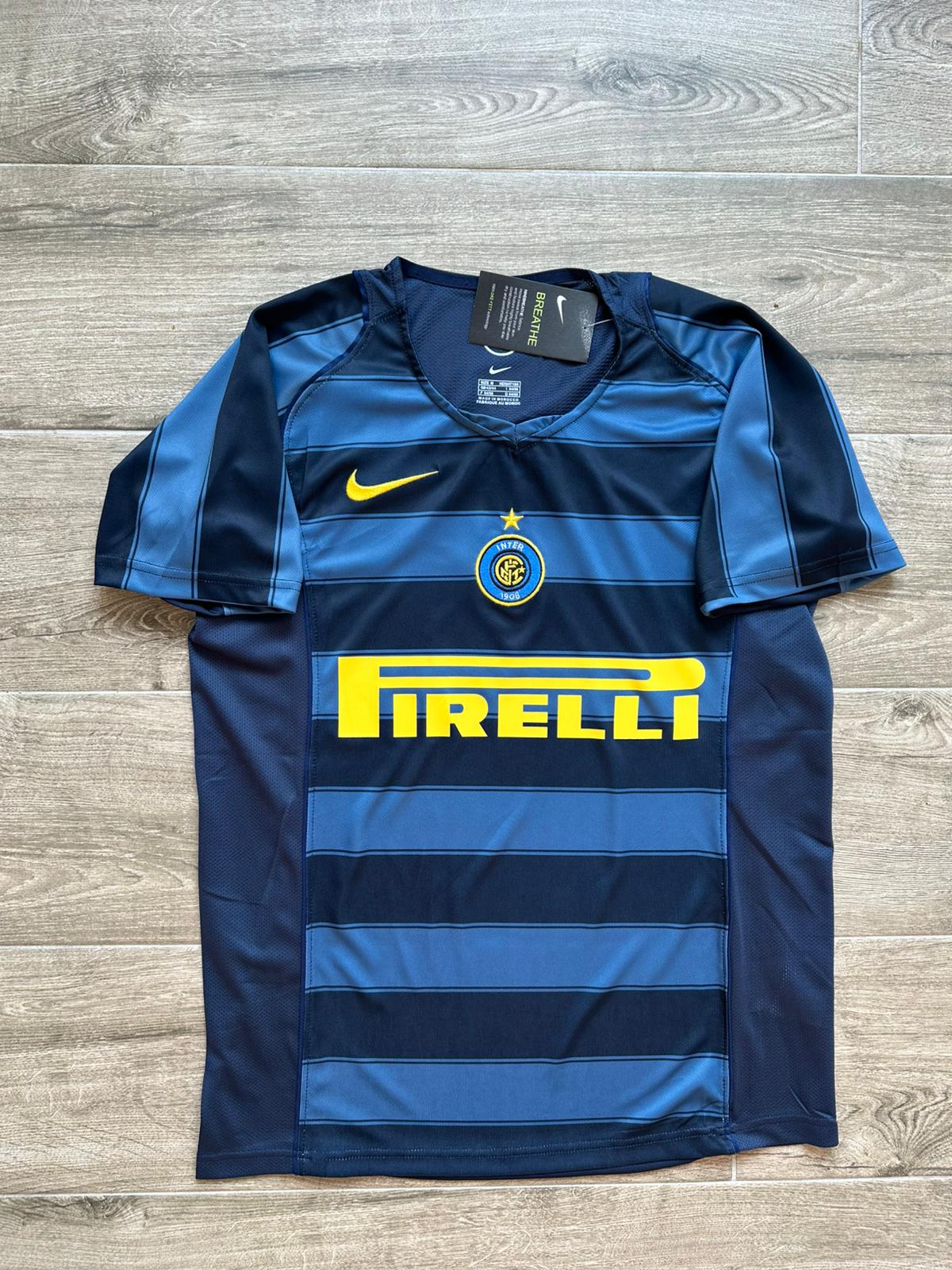 Inter 2004-2005 alternatif forması